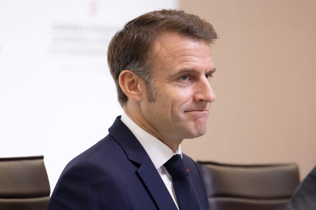 Emmanuel Macron : un célèbre animateur télé refuse de rejoindre son gouvernement