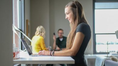 Une étude le confirme : travailler debout devant son ordinateur présente de réels risques pour la santé