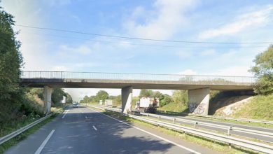 un automobiliste tué par un bloc de béton jeté sur la route depuis un pont