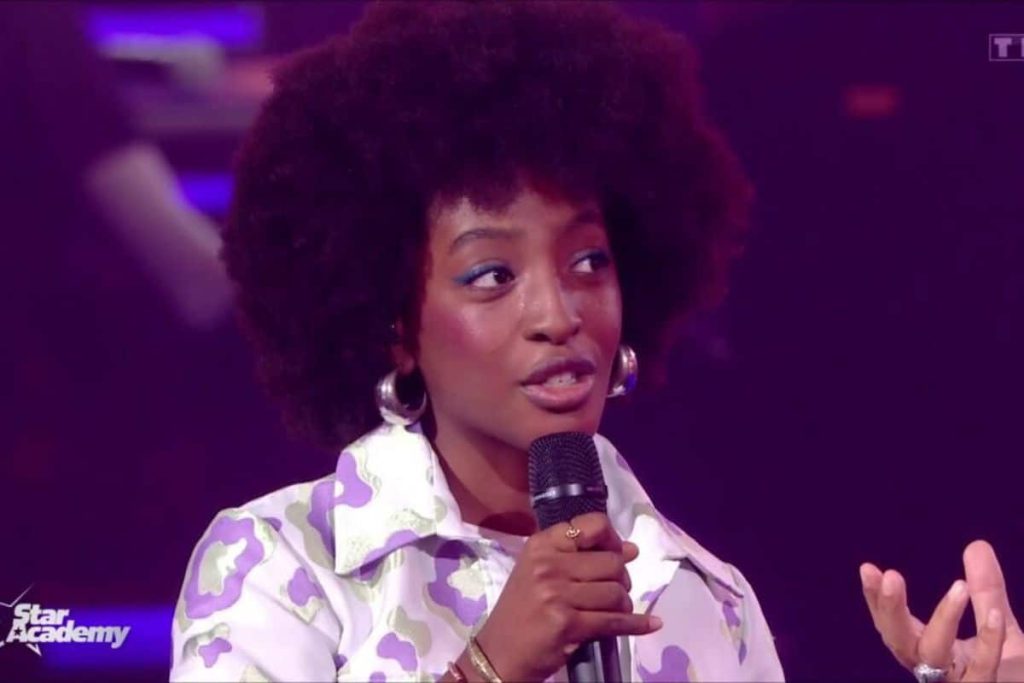 « Star Academy » : « Je vais mourir », Ebony tombe en direct après son duo avec Barbara Pravi