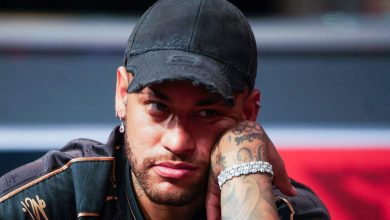 En larmes, Neymar révèle « une douleur immense »