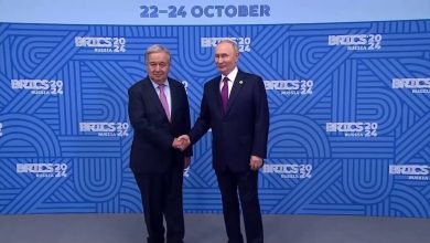 La poignée de main entre Vladimir Poutine et le secrétaire général de l’ONU, António Guterres, au sommet des Brics à Kazan – BFMTV