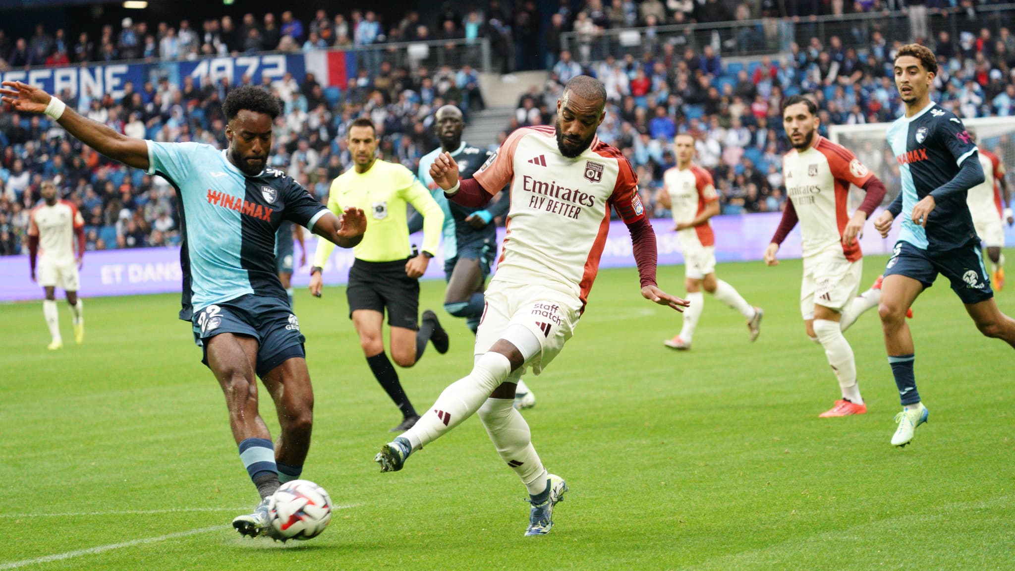 les Lyonnais dominent et prennent l’avantage