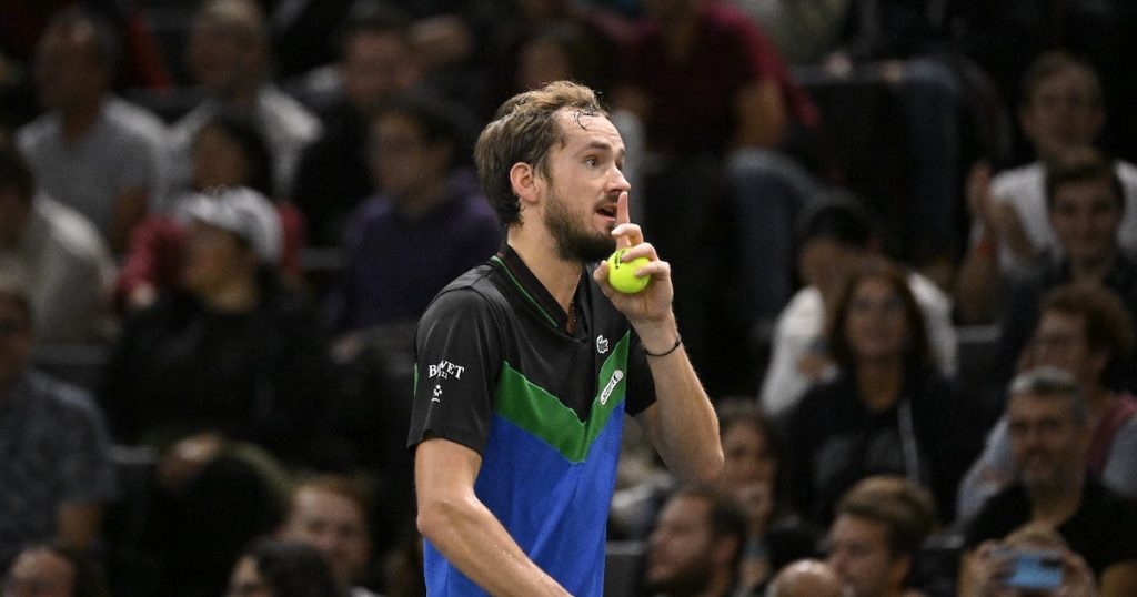 ATP – Rolex Paris Masters ></img> Medvedev, avant de revenir devant le public parisien : « L’année dernière, je sais comment ça s’est passé, et j’ai tort. D’autant qu’on sait que les Français, surtout ici à Bercy, n’aiment pas quand les gens se mettent en colère »