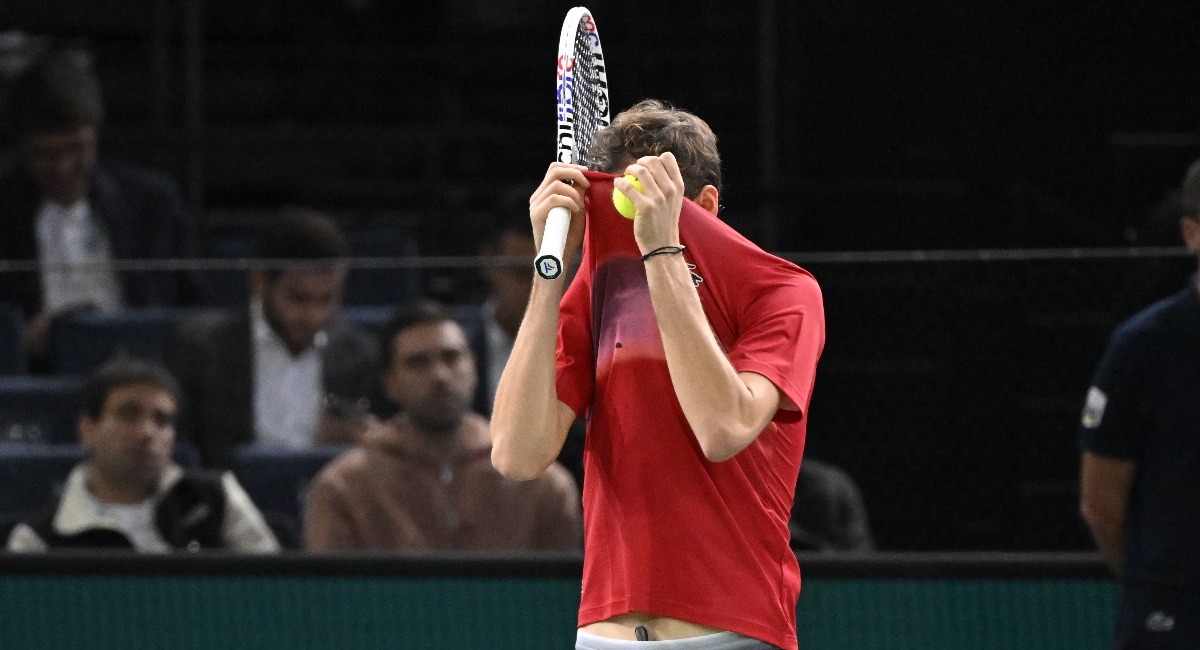 ATP – Rolex Paris Masters > Medvedev (battu à l’entrée) : « Je ne veux pas être celui qui pleure quand il perd au premier tour, mais à Shanghai et Pékin, où je n’ai perdu que contre Alcaraz et Sinner, j’ai pleuré aussi »