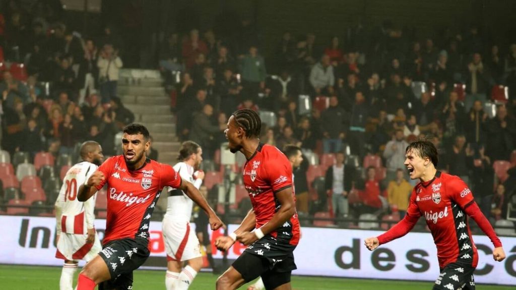 Rayan Ghrieb, remplaçant, buteur et voleur de chaussettes !