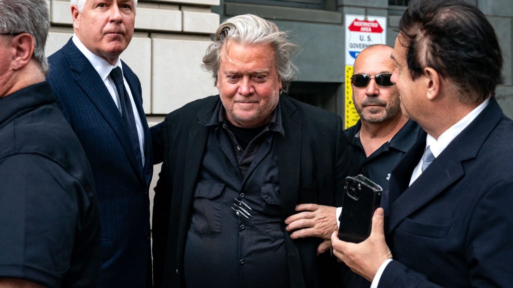 L’ancien conseiller de Donald Trump, Steve Bannon, libéré de prison