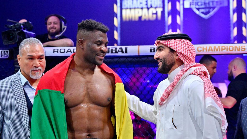 Pour son retour en MMA, Francis Ngannou détruit Renan Ferreira au premier tour