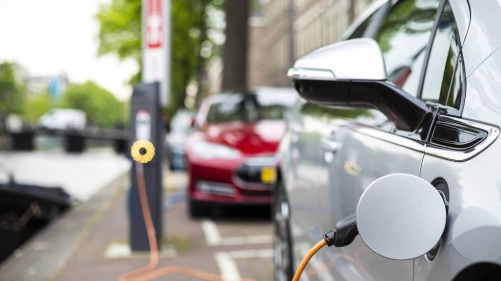 La voiture électrique à 100 € par mois fait son grand retour en 2025, mais…