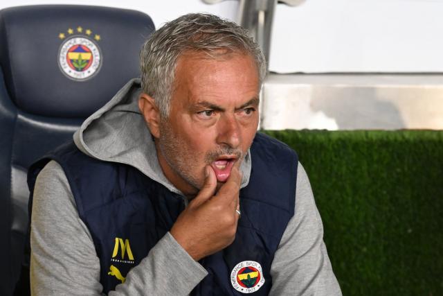 « Si un club anglais en bas de tableau a besoin d’un entraîneur… », José Mourinho (Fenerbahçe), exclu contre MU