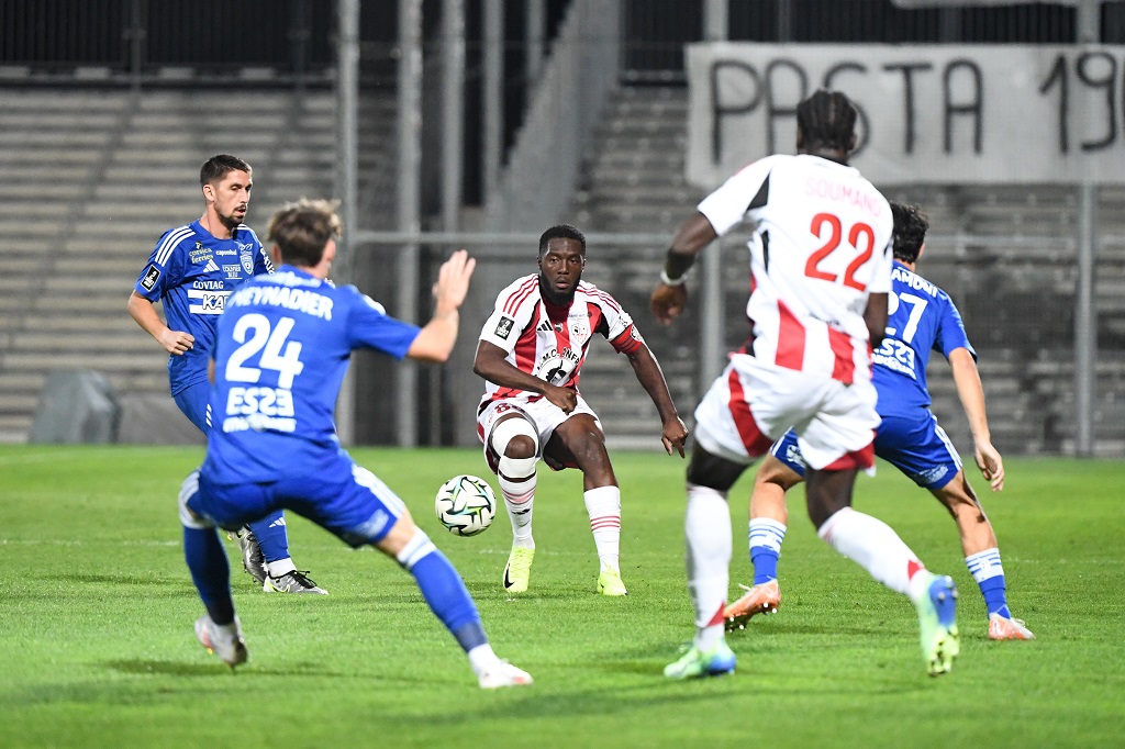 Ligue 2 (J10) – Incidents dans les tribunes, intempéries : le derby corse suspendu jusqu’à 22h20