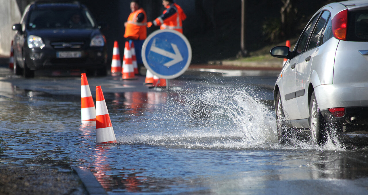 des routes qui restent fermées après des intempéries