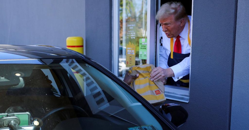 Trump dans la friteuse chez McDonald’s dans une opération visant Harris