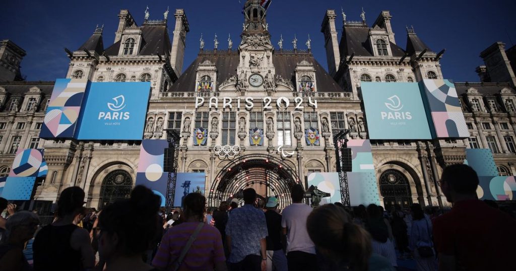 La mairie de Paris emploie-t-elle plus d’agents que toutes les préfectures de France réunies ?