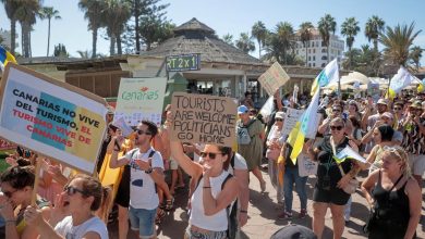 Les habitants des Canaries manifestent contre le tourisme de masse