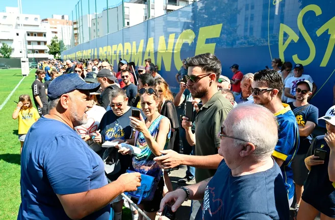 Entre enthousiasme et inquiétudes, les supporters de l’ASM Clermont sont très partagés après la prolongation de Christophe Urios