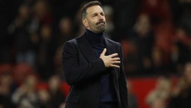 Ruud Van Nistelrooy fait sa première avec Manchester United en Coupe de la Ligue, Liverpool sécurise et Chelsea chute