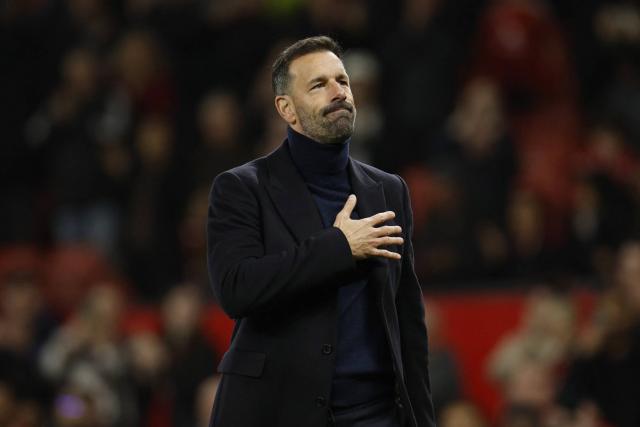 Ruud Van Nistelrooy fait sa première avec Manchester United en Coupe de la Ligue, Liverpool sécurise et Chelsea chute