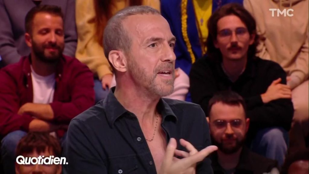 « Ou l’allaitement, je ne sais plus » : Calogero rentre trop dans les détails dans Quotidien et c’est gênant