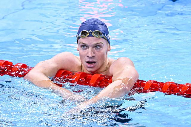 Léon Marchand remporte le 400 m quatre nages en petit bassin à Incheon et bat son propre record de France