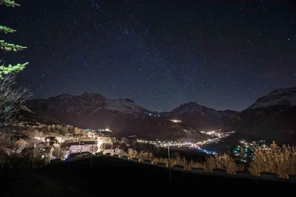 Dès les premières neiges, ce village de montagne devient un véritable conte de fées