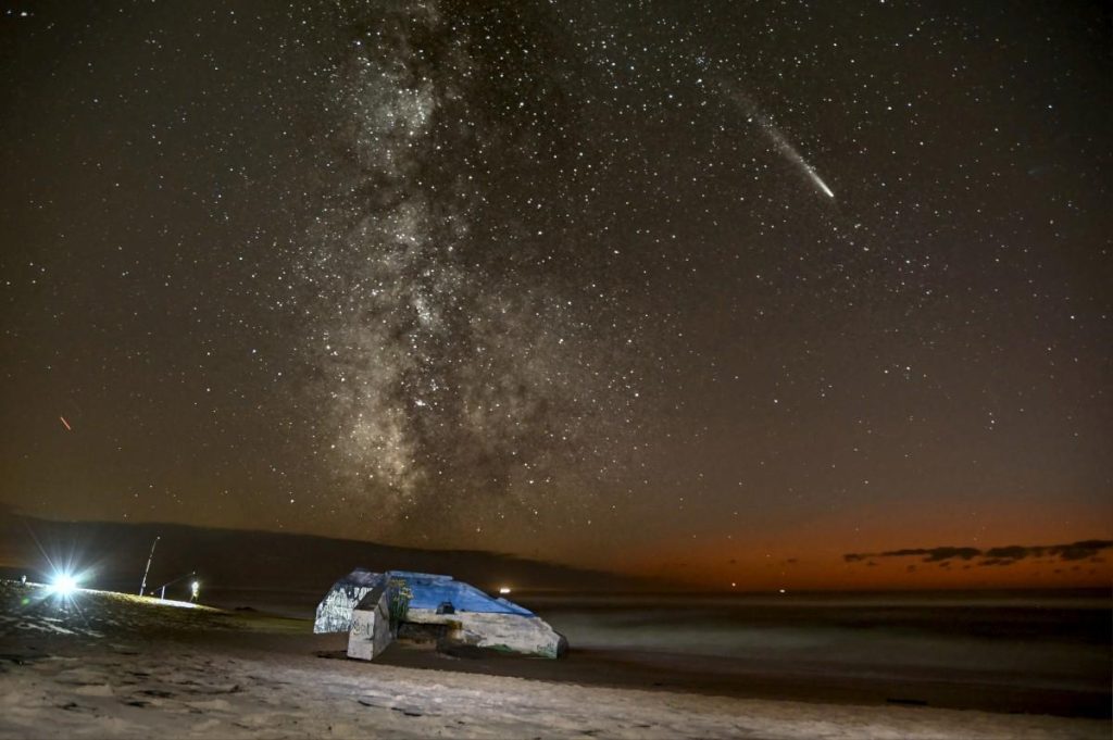 Bassin d’Arcachon : un photographe capture la « comète du siècle » au-dessus du blockhaus du Cap Ferret – Sud Ouest