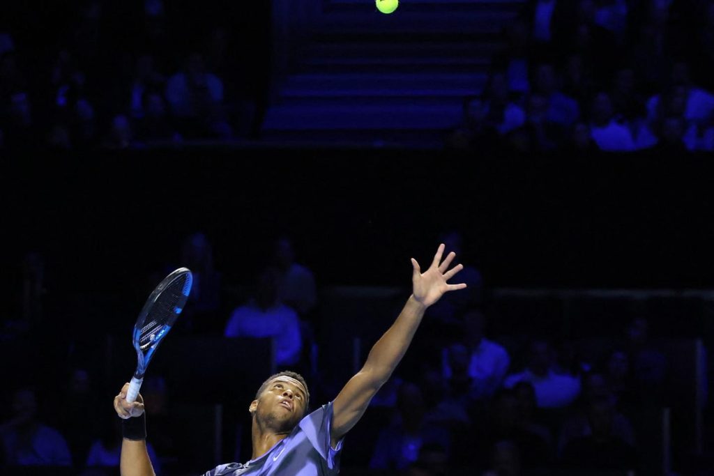 Giovanni Mpetshi Perricard, le jeune tennisman français qui monte et dont le service baisse