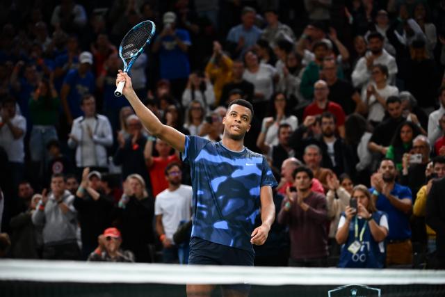 Giovanni Mpetshi Perricard renverse Frances Tiafoe au premier tour du Rolex Paris Masters