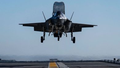 Un F-35B américain atterrit sur le plus grand navire de guerre japonais