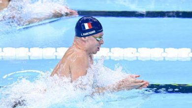 Léon Marchand bat le record de France du 400 m 4 nages, tout près de la barrière des 4 minutes