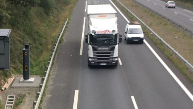 Un passager d’une voiture décède après le lancement d’un projectile depuis un pont