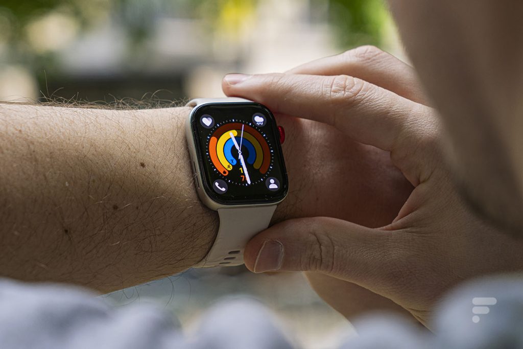 Cette montre connectée récente qui ressemble trop à une Apple Watch est enfin en vente