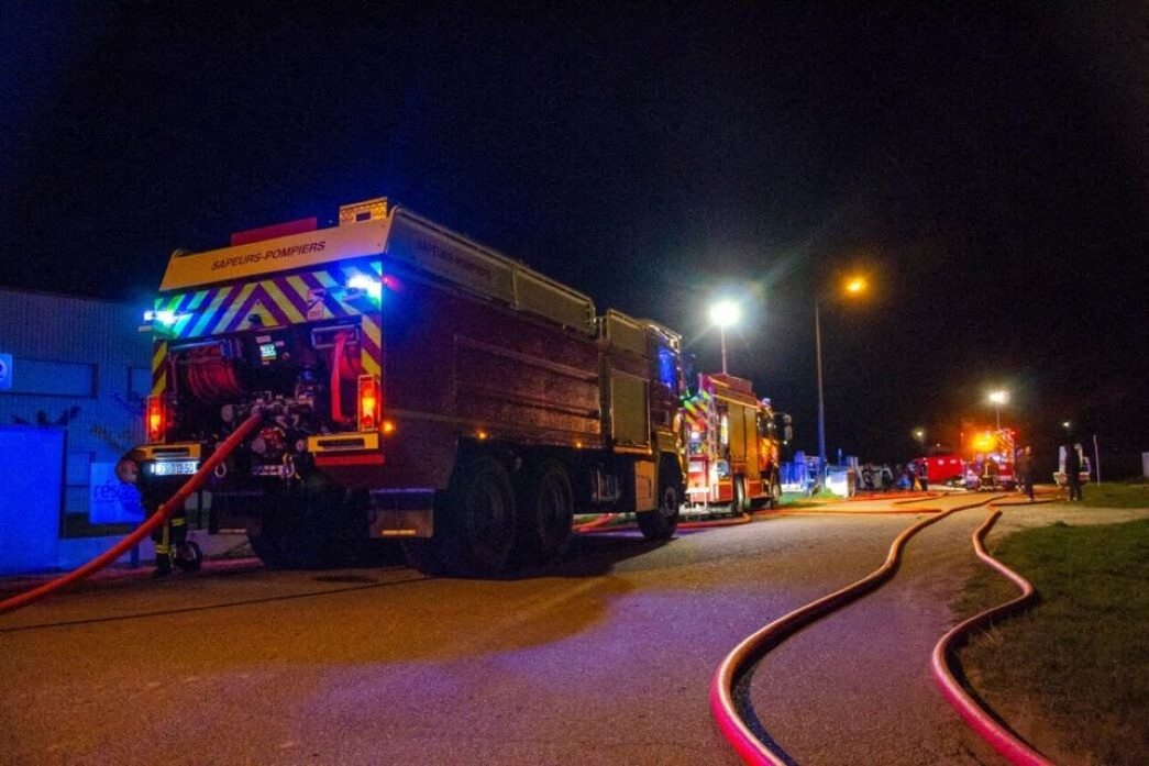 explosions entendues, sept poids lourds détruits