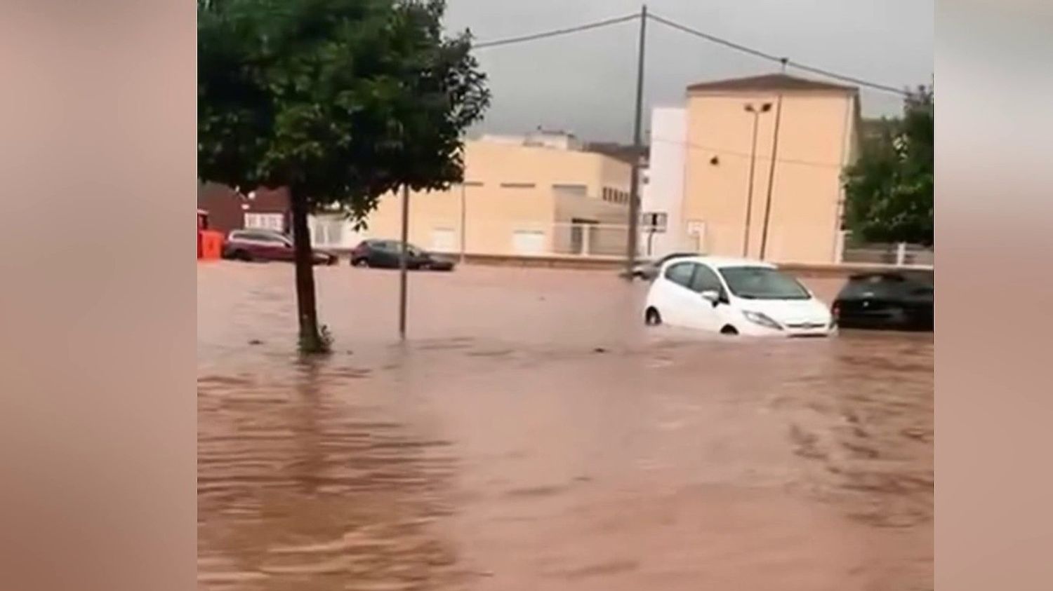 le sud et l’est du pays sous les eaux, des personnes portées disparues