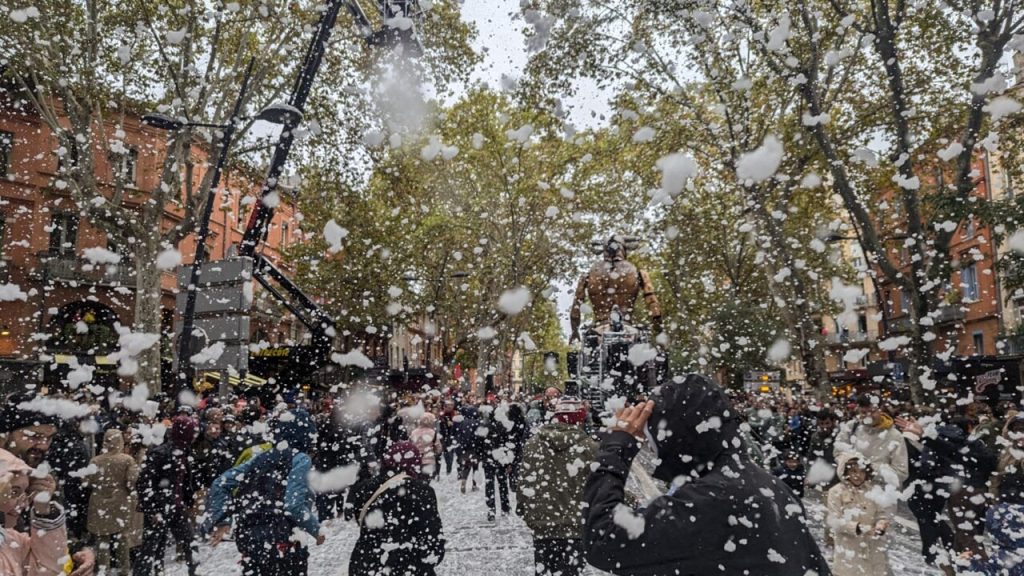 EN IMAGES. Il neige à Toulouse ! Le spectacle de la Machine couvre la ville d’un manteau blanc