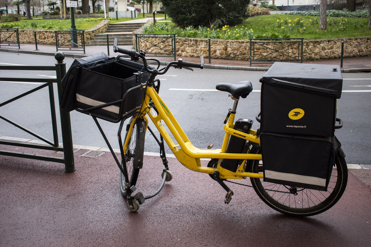 vous pouvez désormais acheter un vélo électrique chez le facteur (et même rouler avec)