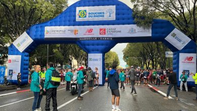 les 20 000 coureurs ont pris le départ devant le Vélodrome