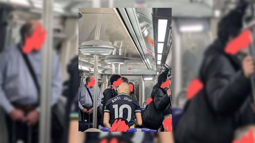 Enquête ouverte après la photographie d’un homme dans le métro parisien portant un maillot floqué « anti-juif »