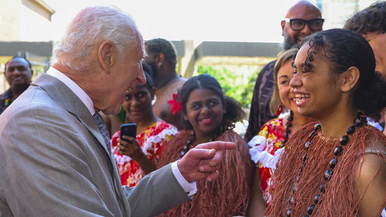 Le roi Charles III visite l’Opéra de Sydney et rencontre les aborigènes