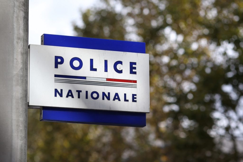 une jeune fille de 17 ans tuée de plusieurs coups de couteau, son ex-petit ami arrêté