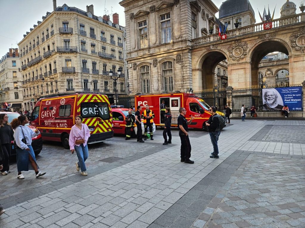 Lyon. Les métros TCL arrêtés en urgence, les pompiers interviennent à l’Hôtel-de-Ville