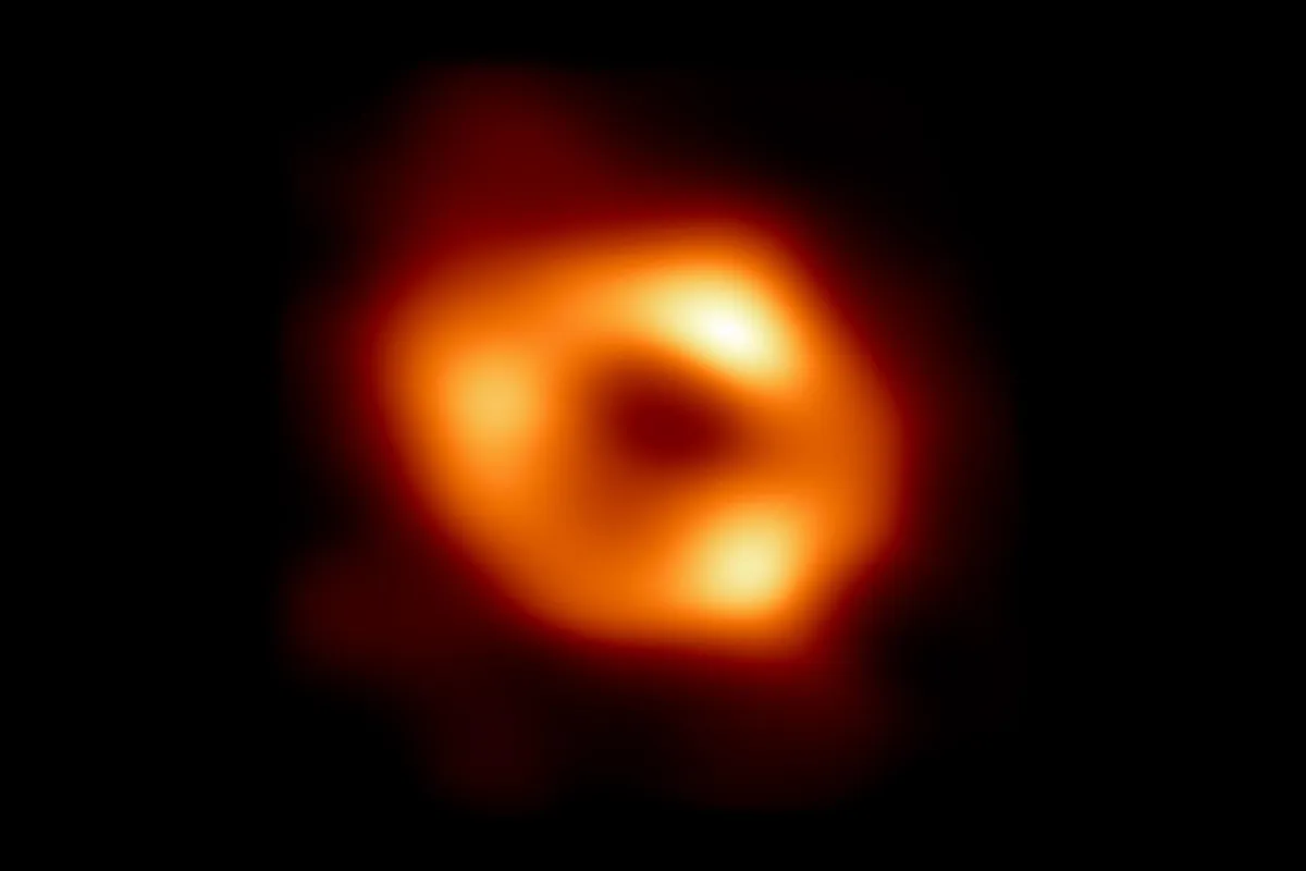 Une nouvelle analyse du trou noir supermassif de la Voie lactée révèle une structure différente