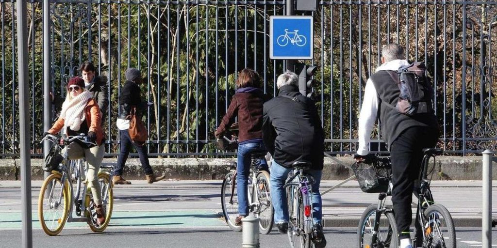 « Les cyclistes ne respectent pas le code de la route », vraiment ?