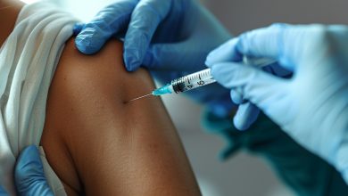 Des effets secondaires amplifiés par la vaccination simultanée contre le Covid-19 et la grippe ?