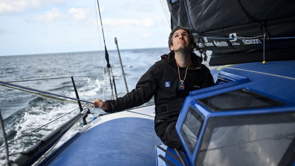 Charlie Dalin creuse son avance en tête de flotte… Suivez en direct la position des skippers