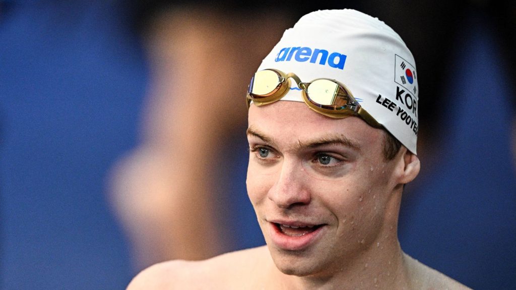 Léon Marchand remporte le 100 m 4 nages et pulvérise le record d’Europe