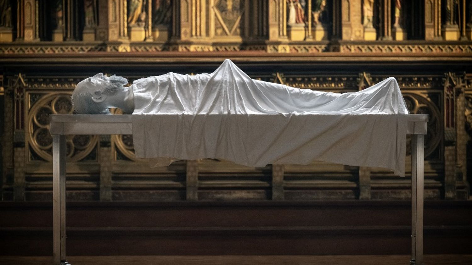 A Toulouse, un artiste dévoile une sculpture visant à dénoncer l’abbé Pierre, accusé de violences sexuelles