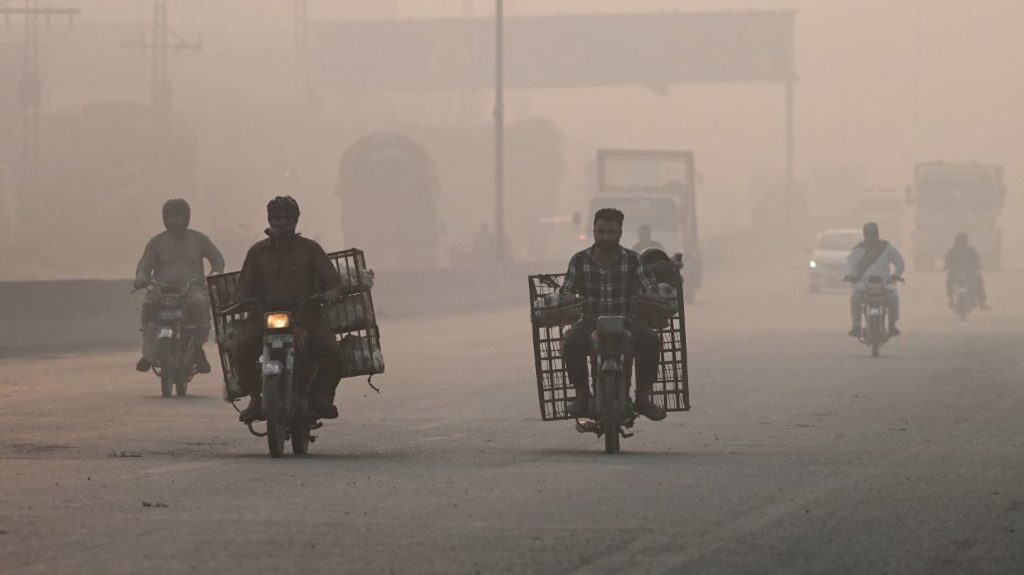 EN IMAGES. À Lahore, au Pakistan, l’indice de qualité de l’air atteint un niveau 40 fois supérieur à celui considéré comme acceptable par l’OMS