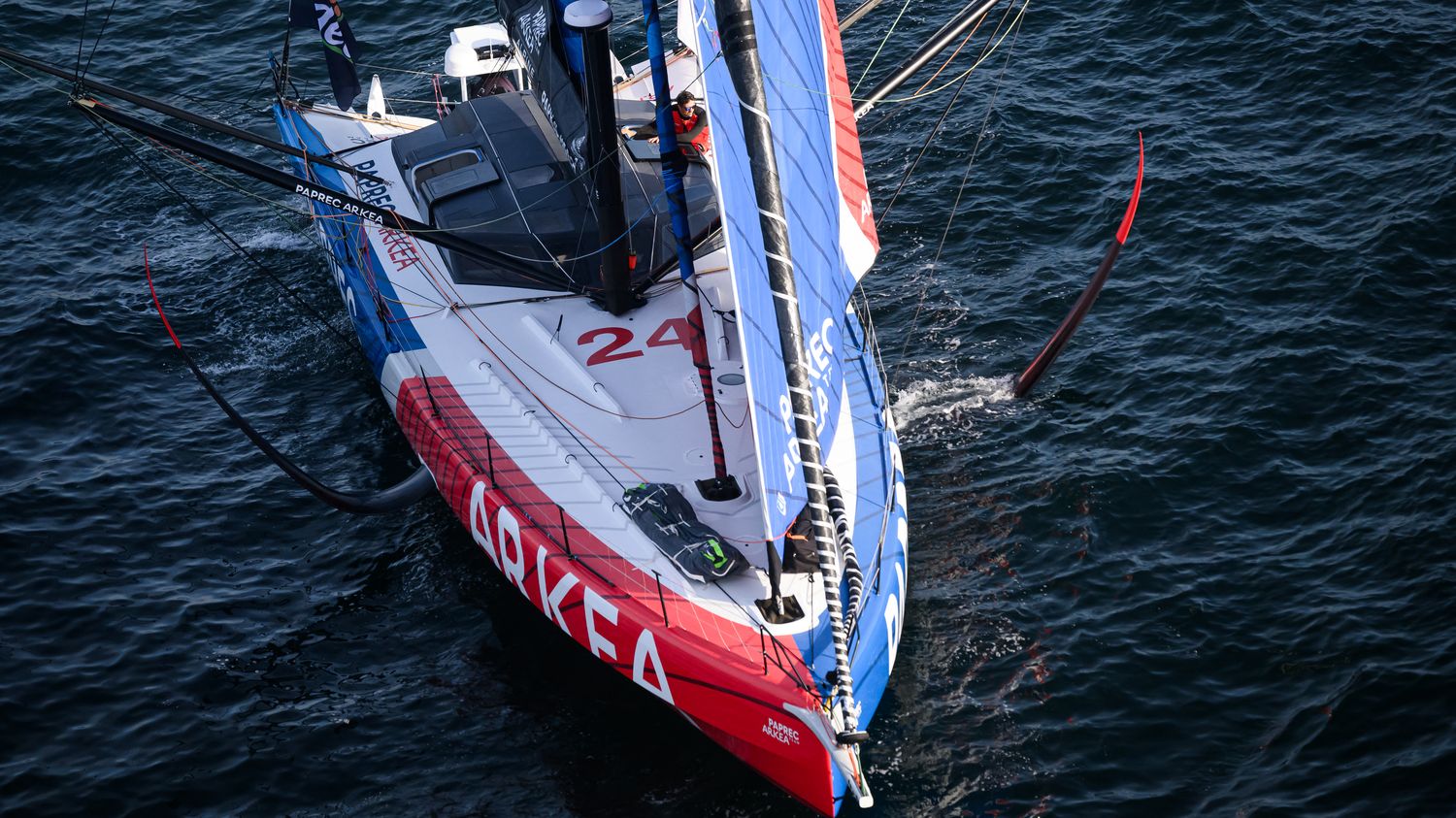 Yoann Richomme prend la tête du classement, premier au coude à coude… Suivez en direct la position des skippers