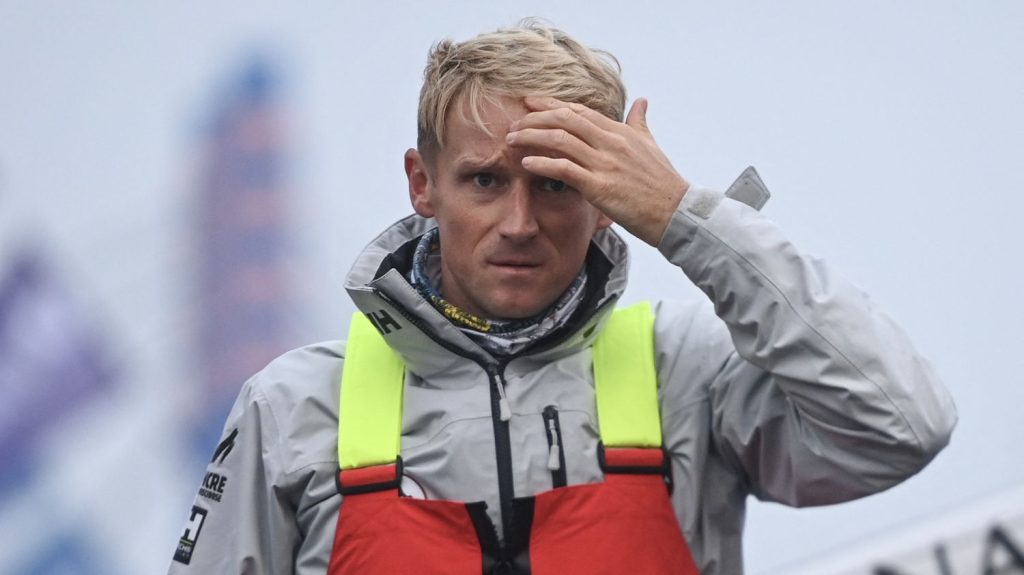 Maxime Sorel, premier skipper à abandonner après cinq jours de course